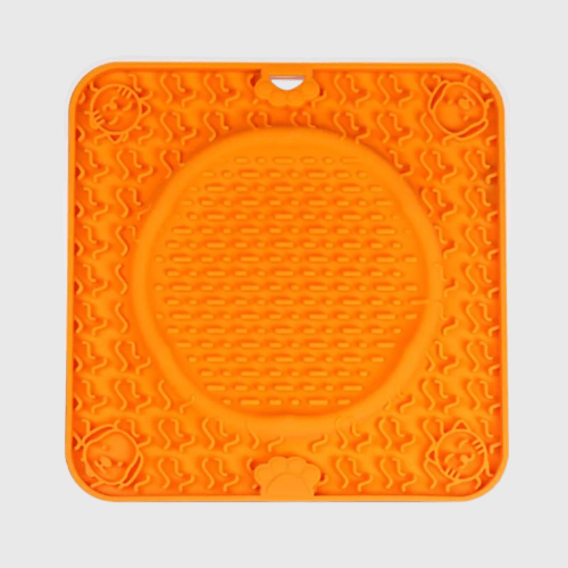 https://cdn.shopify.com/s/files/1/0763/9767/4819/files/Tapis_de_fouille_pour_chien_carre_et_rond_avec_des_ventouses_derrieres_orange.png?v=1696435631