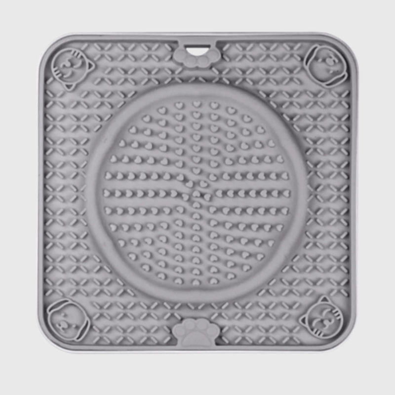 https://cdn.shopify.com/s/files/1/0763/9767/4819/files/Tapis_de_fouille_pour_chien_carre_et_rond_en_pointiller_gris.png?v=1696436068