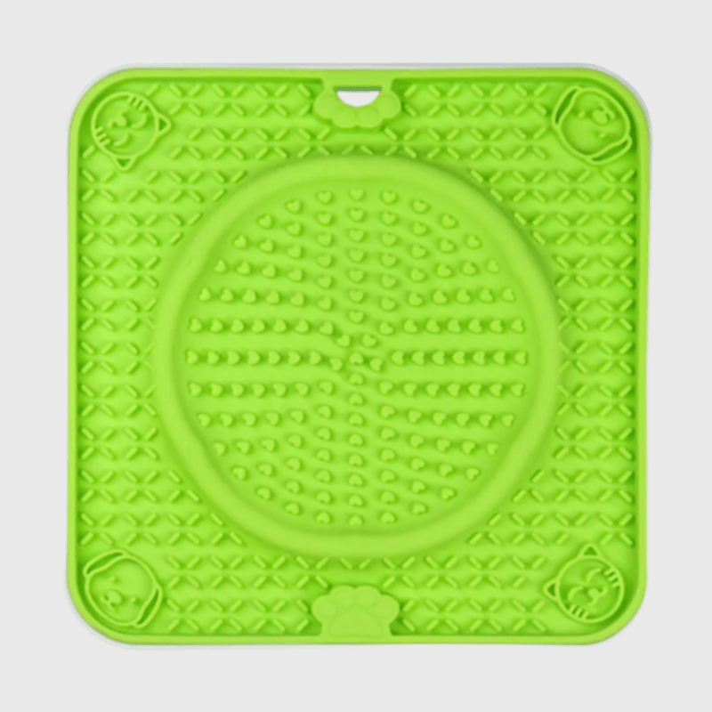 https://cdn.shopify.com/s/files/1/0763/9767/4819/files/Tapis_de_fouille_pour_chien_carre_et_rond_en_pointiller_vert.png?v=1696436068
