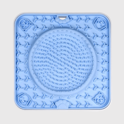 https://cdn.shopify.com/s/files/1/0763/9767/4819/files/Tapis_de_fouille_pour_chien_en_forme_de_carre_et_rond_bleu_2429652c-f489-4312-90dc-9b56fe9f9dfd.png?v=1696436851