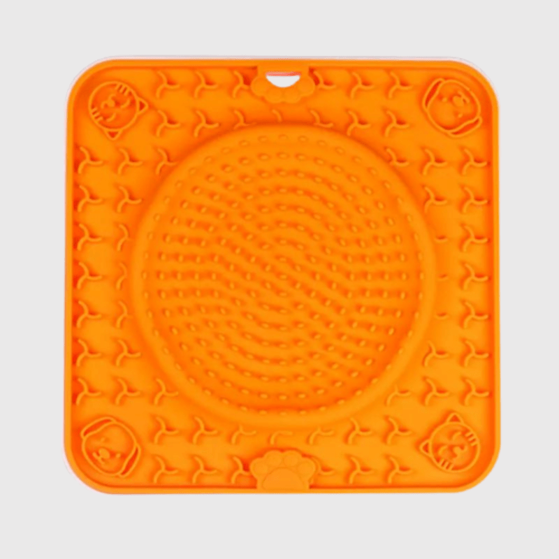 https://cdn.shopify.com/s/files/1/0763/9767/4819/files/Tapis_de_fouille_pour_chien_en_forme_de_carre_et_rond_orange_c8aff932-9a9a-4c99-8606-f0acb69e79e1.png?v=1696436851