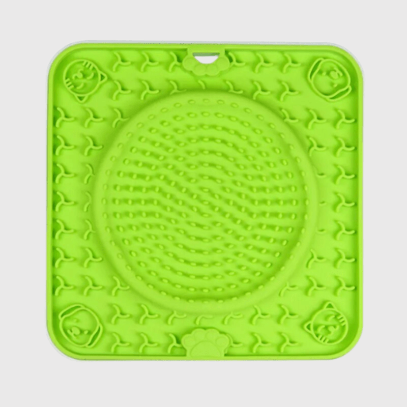 https://cdn.shopify.com/s/files/1/0763/9767/4819/files/Tapis_de_fouille_pour_chien_en_forme_de_carre_et_rond_vert_36a126a2-4022-4c31-a54b-33540bd7961e.png?v=1696436851