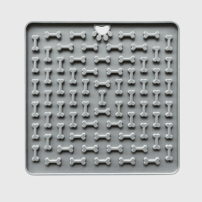 https://cdn.shopify.com/s/files/1/0763/9767/4819/files/Tapis_de_fouille_pour_chien_en_forme_de_carre_multicolore_gris.png?v=1696268859