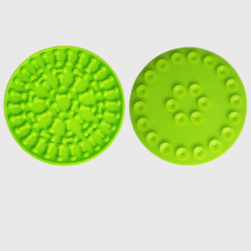 https://cdn.shopify.com/s/files/1/0763/9767/4819/files/Tapis_de_fouille_pour_chien_en_forme_de_carre_rond_vert.png?v=1696265232