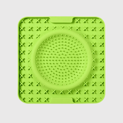 https://cdn.shopify.com/s/files/1/0763/9767/4819/files/Tapis_de_fouille_pour_chien_vert.png?v=1695390554