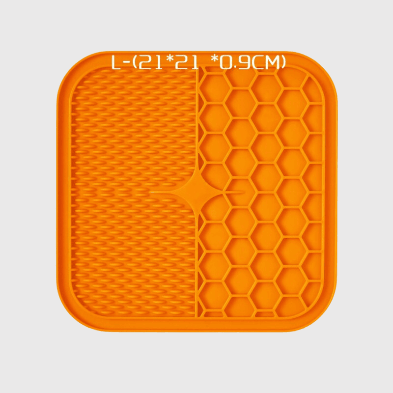 https://cdn.shopify.com/s/files/1/0763/9767/4819/files/Tapis_de_lechage_chien_carre_orange_ou_bleu_couleur_orange.png?v=1692969098