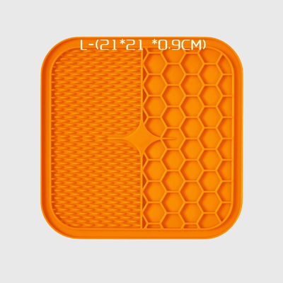 https://cdn.shopify.com/s/files/1/0763/9767/4819/files/Tapis_de_lechage_chien_carre_orange_ou_bleu_couleur_orange.png?v=1692969098