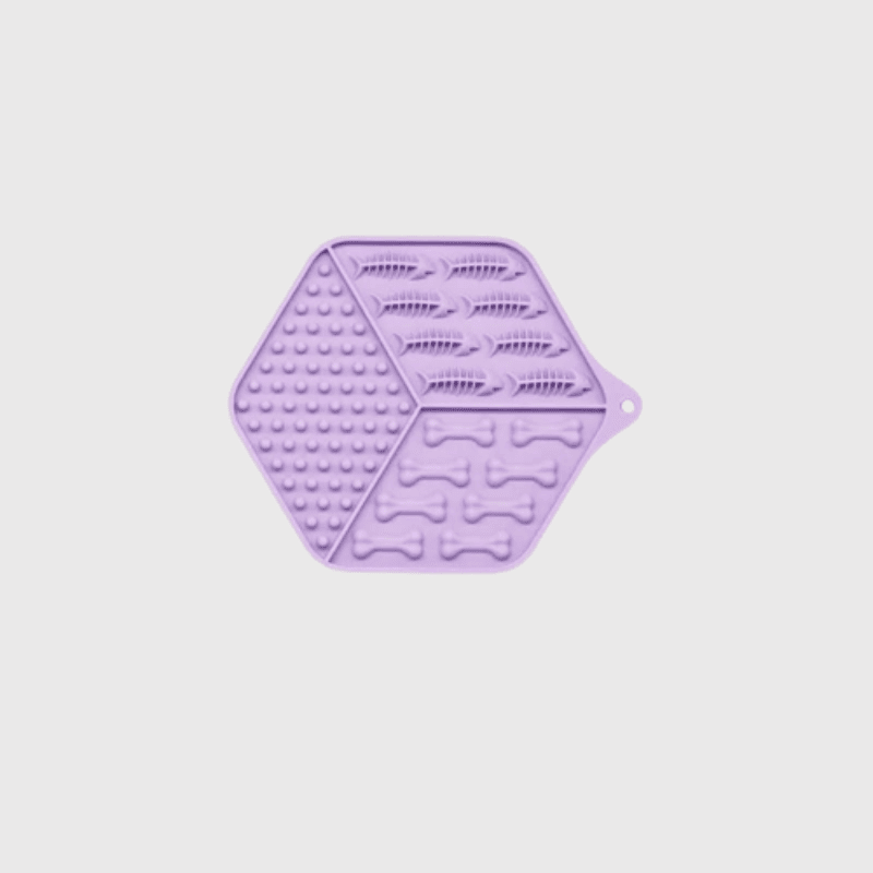 https://cdn.shopify.com/s/files/1/0763/9767/4819/files/Tapis_de_lechage_chien_en_forme_d_arrete_et_d_os_violet.png?v=1695392991