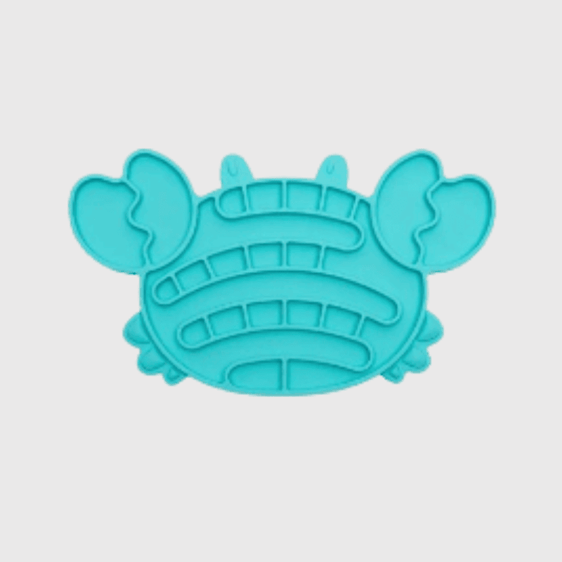 https://cdn.shopify.com/s/files/1/0763/9767/4819/files/Tapis_de_lechage_chien_en_forme_de_crabe_bleu.png?v=1749648725