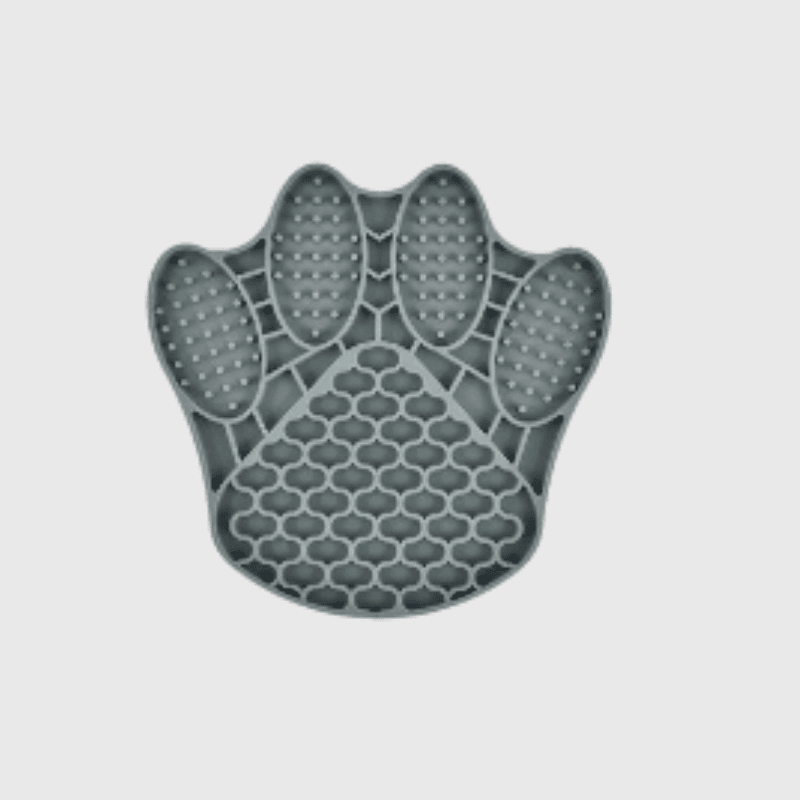 https://cdn.shopify.com/s/files/1/0763/9767/4819/files/Tapis_de_lechage_chien_en_forme_de_patte_grise.png?v=1696261018