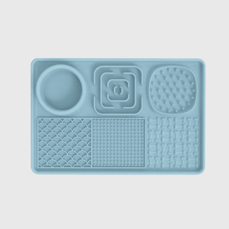 https://cdn.shopify.com/s/files/1/0763/9767/4819/files/Tapis_de_lechage_chien_en_forme_de_plateau_bleu.png?v=1695394434