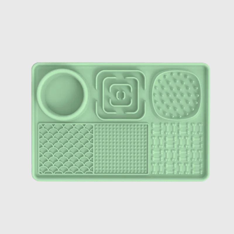 https://cdn.shopify.com/s/files/1/0763/9767/4819/files/Tapis_de_lechage_chien_en_forme_de_plateau_vert.png?v=1695394434