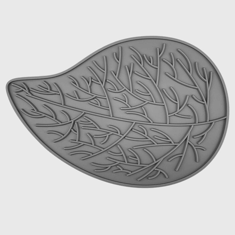 https://cdn.shopify.com/s/files/1/0763/9767/4819/files/Tapis_de_lechage_chien_feuille_gris.png?v=1692969680