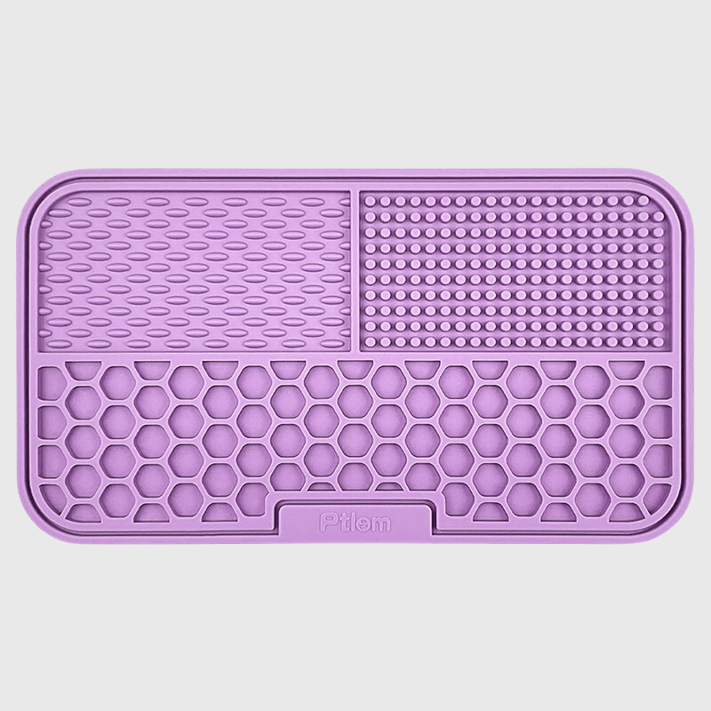 https://cdn.shopify.com/s/files/1/0763/9767/4819/files/Tapis_de_lechage_chien_rectangle_violet_fidele_compagnon.png?v=1692987583