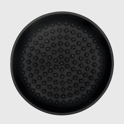https://cdn.shopify.com/s/files/1/0763/9767/4819/files/Tapis_de_lechage_chien_rond_noir.png?v=1693047645