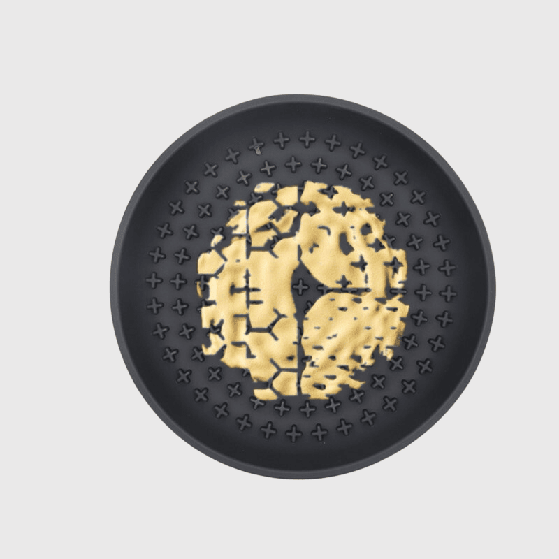 https://cdn.shopify.com/s/files/1/0763/9767/4819/files/Tapis_de_lechage_chien_rond_noir_avec_patee_dedans.png?v=1693047645