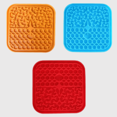 https://cdn.shopify.com/s/files/1/0763/9767/4819/files/Tapis_de_lechage_chien_ventouse_couleurs.png?v=1749649431