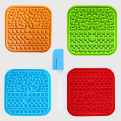 https://cdn.shopify.com/s/files/1/0763/9767/4819/files/Tapis_de_lechage_chien_ventouse_multicouleur.png?v=1749649431