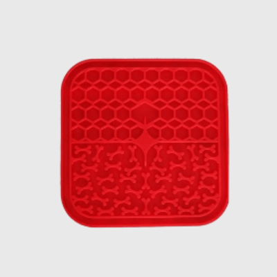 https://cdn.shopify.com/s/files/1/0763/9767/4819/files/Tapis_de_lechage_chien_ventouse_rouge.png?v=1749649431