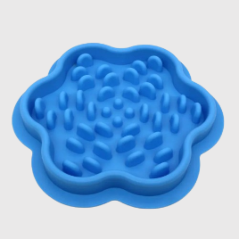 https://cdn.shopify.com/s/files/1/0763/9767/4819/files/Tapis_de_lechage_pour_chien_en_forme_de_fleur_bleu.png?v=1695659085