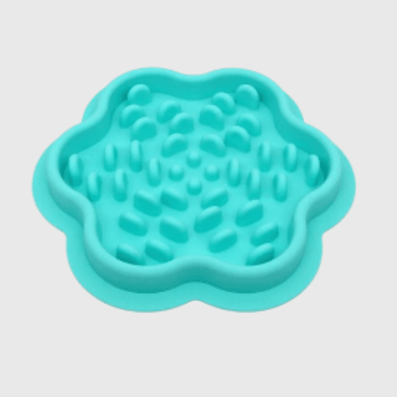 https://cdn.shopify.com/s/files/1/0763/9767/4819/files/Tapis_de_lechage_pour_chien_en_forme_de_fleur_bleu_ciel.png?v=1695659085