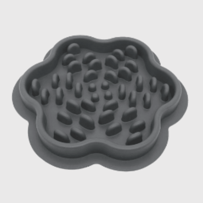 https://cdn.shopify.com/s/files/1/0763/9767/4819/files/Tapis_de_lechage_pour_chien_en_forme_de_fleur_gris.png?v=1695659084