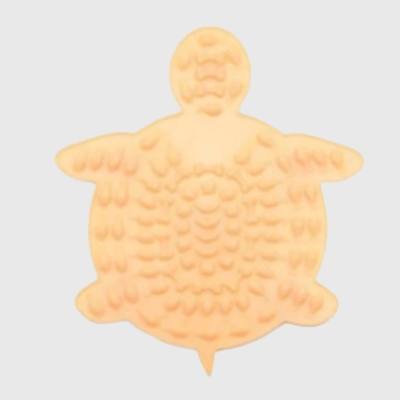 https://cdn.shopify.com/s/files/1/0763/9767/4819/files/Tapis_de_lechage_pour_chien_en_forme_de_tortue_orange.png?v=1749649664