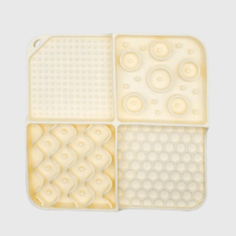 https://cdn.shopify.com/s/files/1/0763/9767/4819/files/Tapis_de_lechage_pour_chien_en_silicone_vert.png?v=1695661063