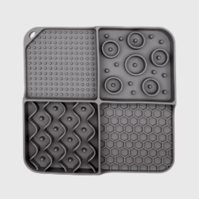 https://cdn.shopify.com/s/files/1/0763/9767/4819/files/Tapis_de_lechage_pour_chien_en_silicone_gris.png?v=1695661063