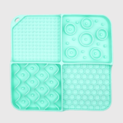 https://cdn.shopify.com/s/files/1/0763/9767/4819/files/Tapis_de_lechage_pour_chien_en_silicone_vert.png?v=1695661063
