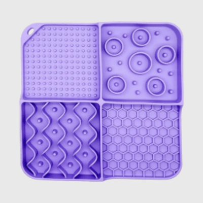 https://cdn.shopify.com/s/files/1/0763/9767/4819/files/Tapis_de_lechage_pour_chien_en_silicone_violet.png?v=1695661063