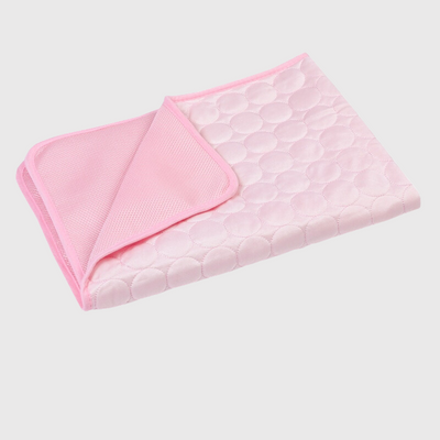 https://cdn.shopify.com/s/files/1/0763/9767/4819/files/Tapis_rafraichissant_pour_chien_non_toxique_rose.png?v=1746196841