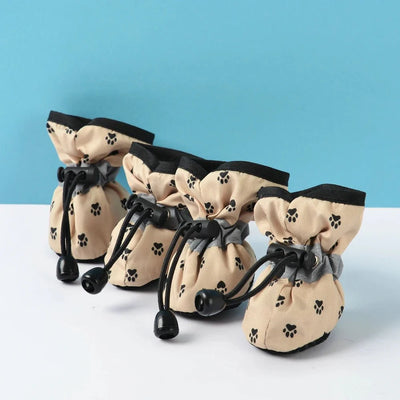 https://cdn.shopify.com/s/files/1/0647/9170/7830/files/bottes-pour-petit-chien-8809037.webp?v=1777925236