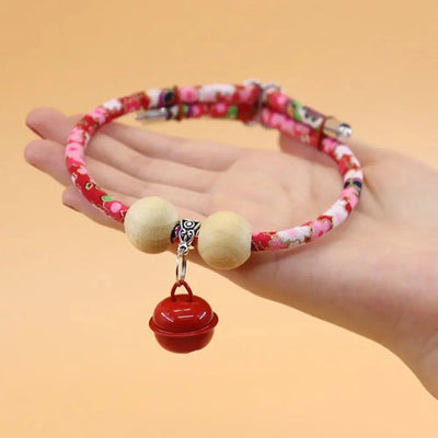 https://cdn.shopify.com/s/files/1/0647/9170/7830/files/collier-anti-puce-pour-petit-chien-1118923.webp?v=1777923308