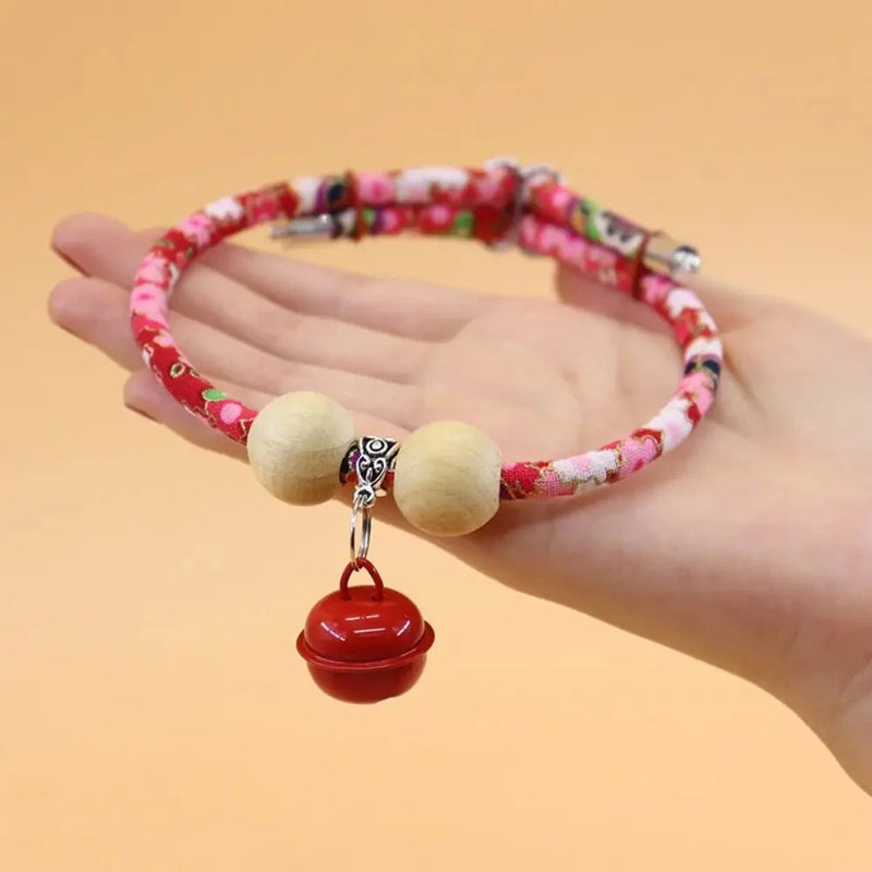 https://cdn.shopify.com/s/files/1/0647/9170/7830/files/collier-anti-puce-pour-petit-chien-9310672.webp?v=1777923307