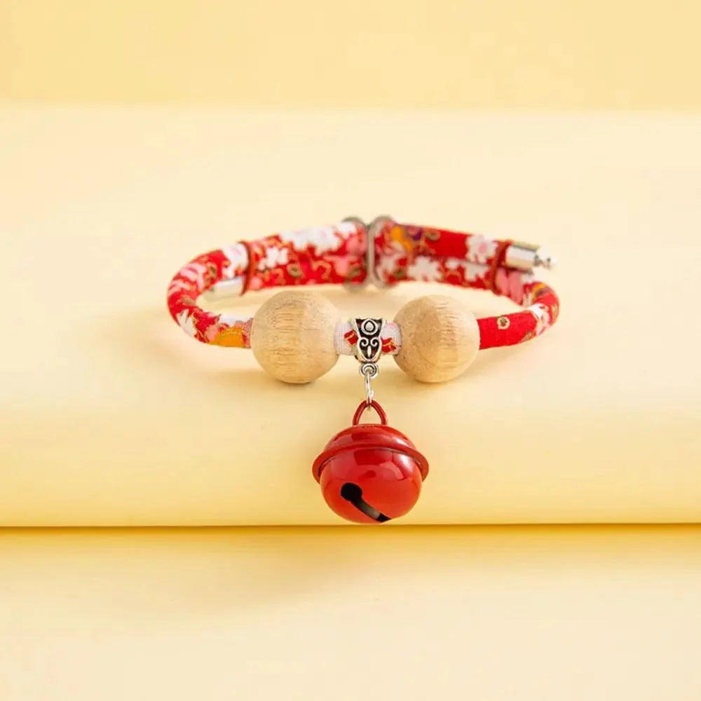 https://cdn.shopify.com/s/files/1/0647/9170/7830/files/collier-anti-puce-pour-petit-chien-9310672.webp?v=1777923307