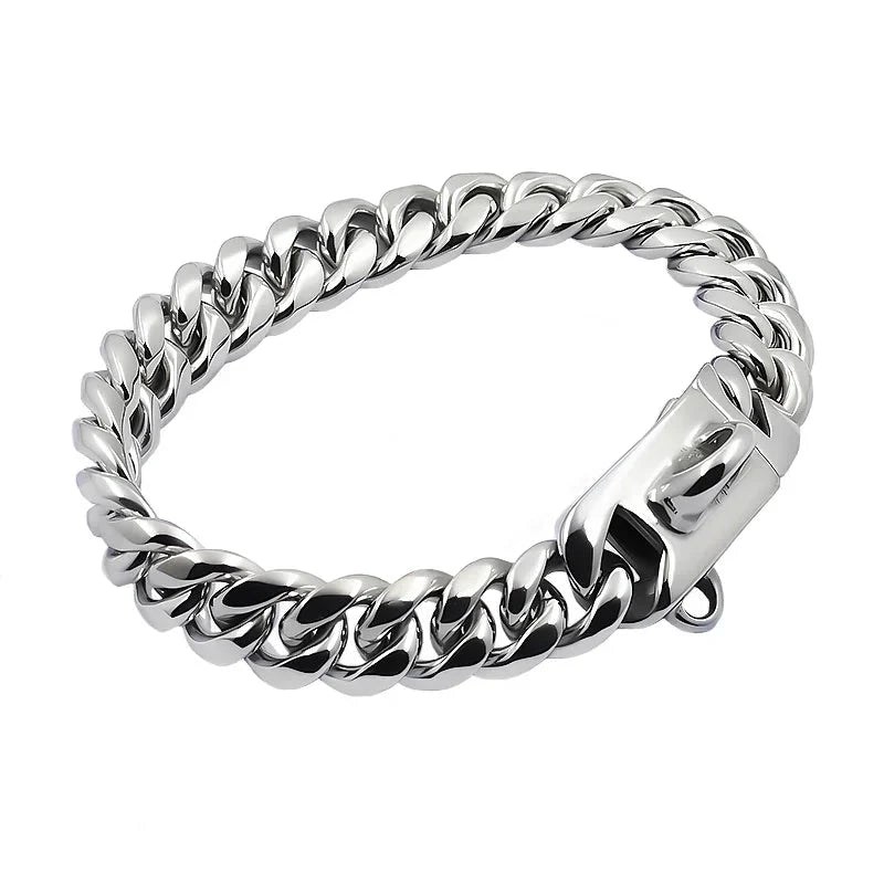 https://cdn.shopify.com/s/files/1/0647/9170/7830/files/collier-chainette-chien-4312698.webp?v=1777923429