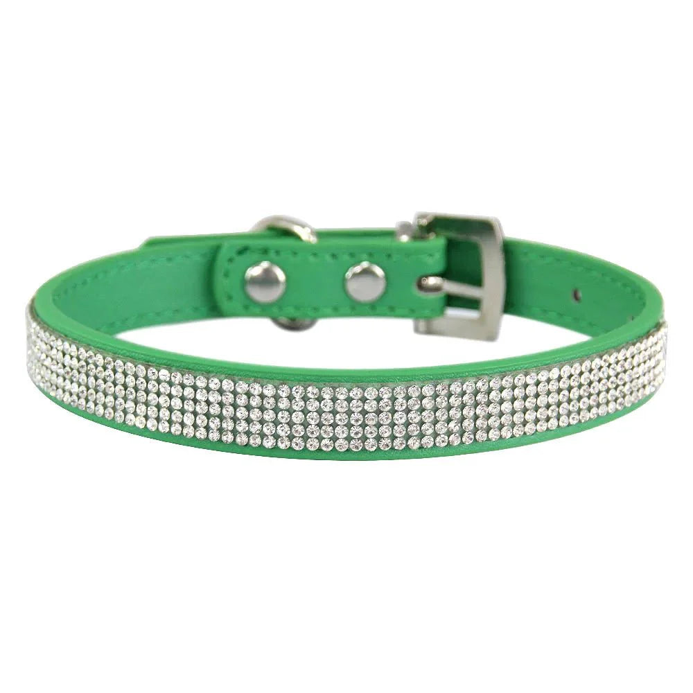 https://cdn.shopify.com/s/files/1/0647/9170/7830/files/collier-chien-cuir-vert-9312650.webp?v=1777923671