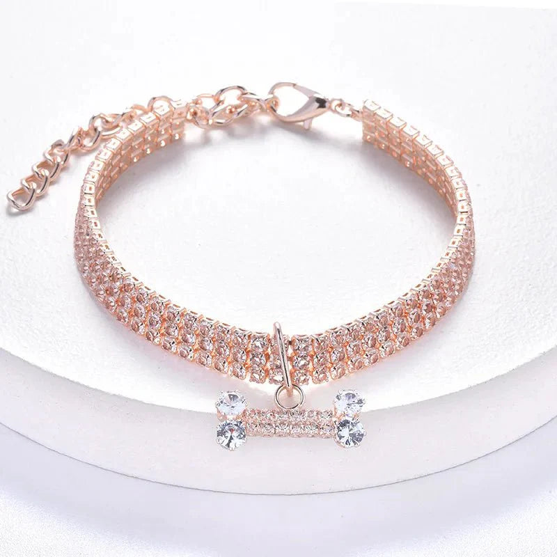 https://cdn.shopify.com/s/files/1/0647/9170/7830/files/collier-chiot-rose-2806754.webp?v=1777923731