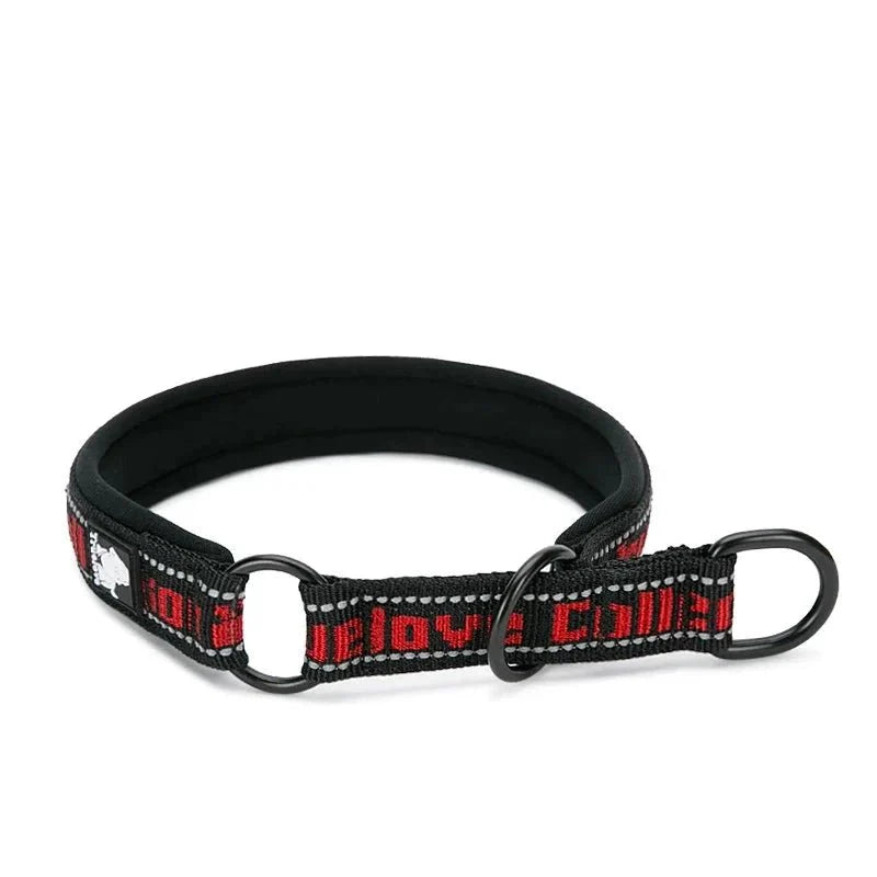 https://cdn.shopify.com/s/files/1/0647/9170/7830/files/collier-etrangleur-chien-trulove-noir-8451229.webp?v=1777924216