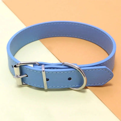 https://cdn.shopify.com/s/files/1/0647/9170/7830/files/collier-style-cuir-ajustable-pour-chien-5309744.webp?v=1777924275