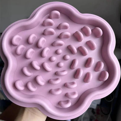 https://cdn.shopify.com/s/files/1/0647/9170/7830/files/gamelle-en-silicone-anti-goinfre-pour-chien-3167596.webp?v=1777924810