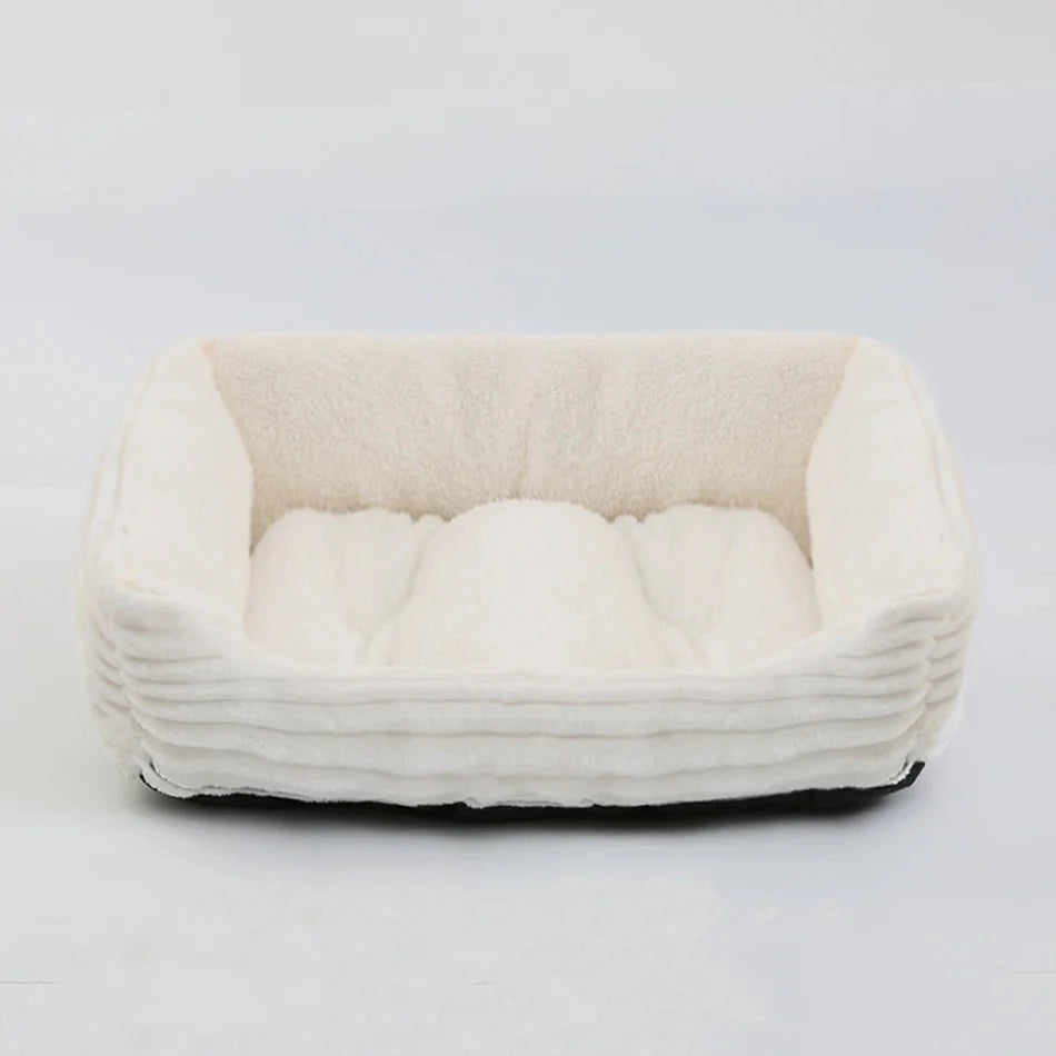 https://cdn.shopify.com/s/files/1/0647/9170/7830/files/grand-panier-pour-chien-xxl-style-velours-blanc-9406494.webp?v=1777925176