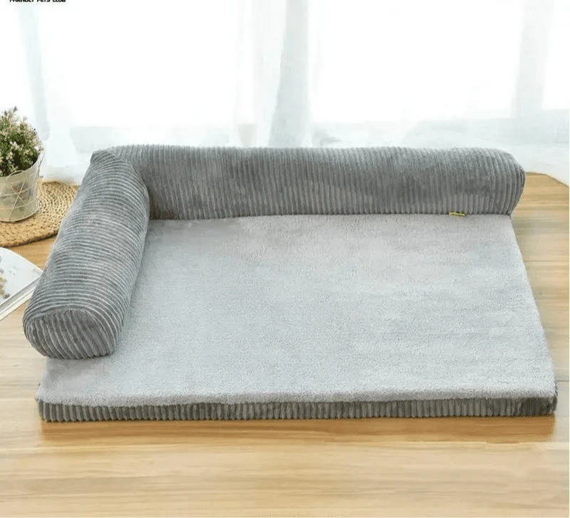 https://cdn.shopify.com/s/files/1/0647/9170/7830/files/grand-tapis-avec-coussin-pour-chien-8462440.webp?v=1777925053