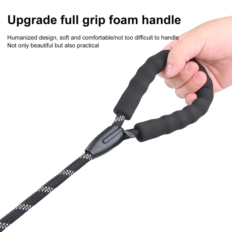 https://cdn.shopify.com/s/files/1/0647/9170/7830/files/laisse-pour-gros-chien-qui-tire-fort-9519703.webp?v=1777923549