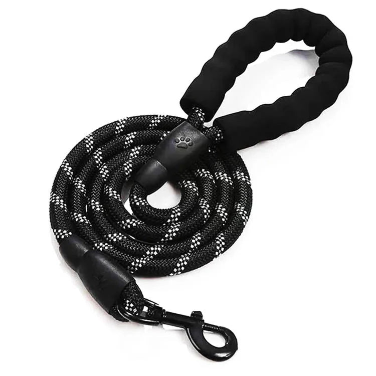 https://cdn.shopify.com/s/files/1/0647/9170/7830/files/laisse-pour-gros-chien-qui-tire-fort-9519703.webp?v=1777923549