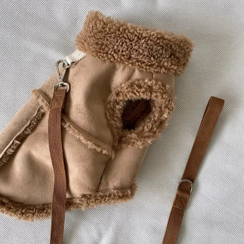 https://cdn.shopify.com/s/files/1/0647/9170/7830/files/manteau-pour-petit-chien-avec-laisse-2352146.webp?v=1777925231