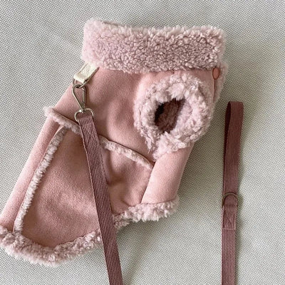https://cdn.shopify.com/s/files/1/0647/9170/7830/files/manteau-pour-petit-chien-avec-laisse-5767823.webp?v=1777925230