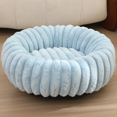 https://cdn.shopify.com/s/files/1/0647/9170/7830/files/panier-fluffy-style-velour-pour-grand-chien-bleu-9862230.webp?v=1777924149