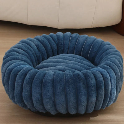 https://cdn.shopify.com/s/files/1/0647/9170/7830/files/panier-fluffy-style-velour-pour-grand-chien-bleu-fonce-1993896.webp?v=1777924093